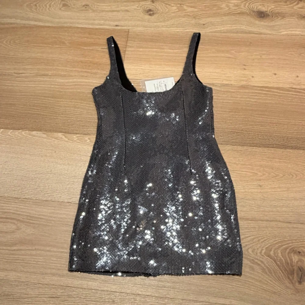 16 Arlington Midnight Blue Sequin mini dress - Picture 4 of 10